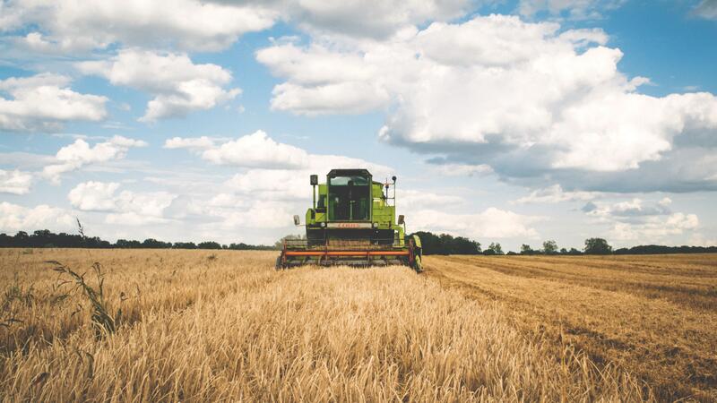 green-tractor-175389_4ea4b