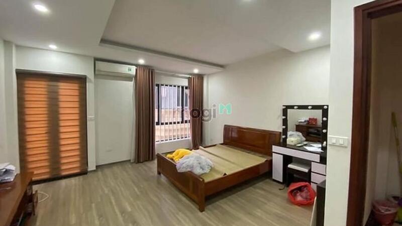 Hình ảnh Bán CH Chung Cư phố Chùa Láng giá 2,2 tỷ, 70m2, NT cơ bản