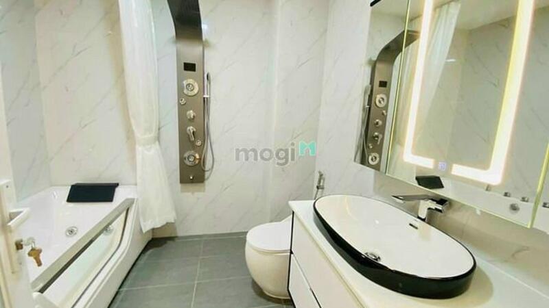 Hình ảnh Nhà hẻm xe tải Phú Nhuận, ô tô đậu trong nhà.